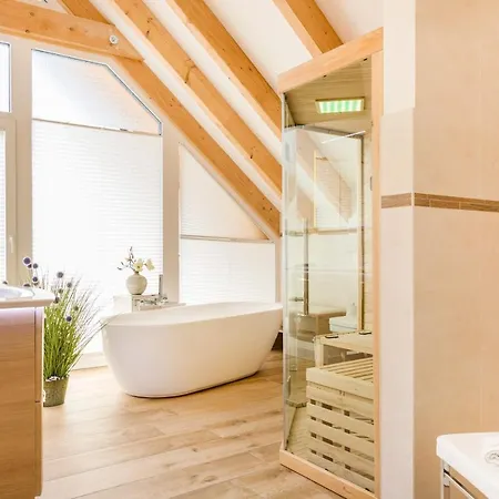 Haus Meeresleuchten Mit Sauna- Und Erlebnisbadnutzung * Sellin (Rugen)